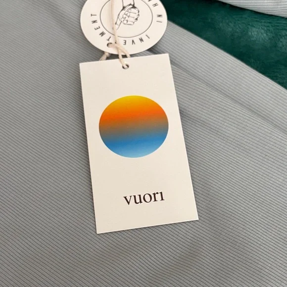 NEW VUORI LONG SLEEVE POSE CREW WOMENS TOP - Picture 4 of 5